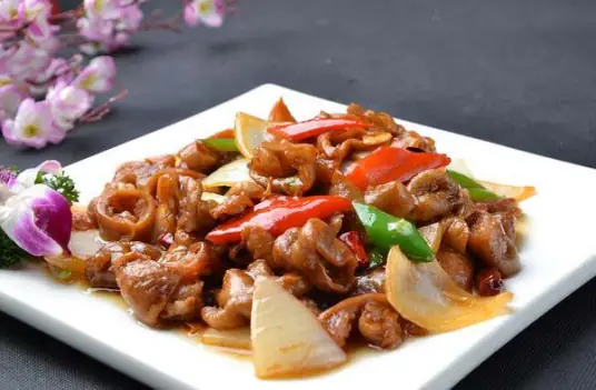 熘肥肠的做法，肥而不腻口感美味，色泽还靓丽