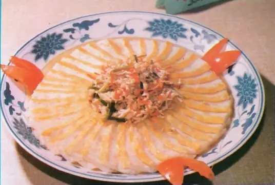 荆沙鱼糕，入口鲜香嫩滑，清香可口，营养丰富，老少皆宜