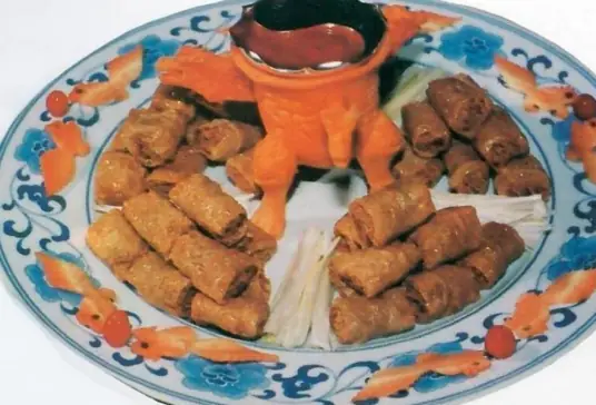 干炸响铃，色泽黄亮，形如马铃，酥香味鲜，松脆爽口