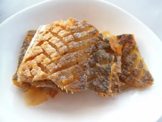 煎糟鳗鱼，外皮焦香，内里鲜嫩，咸甜中带微醺