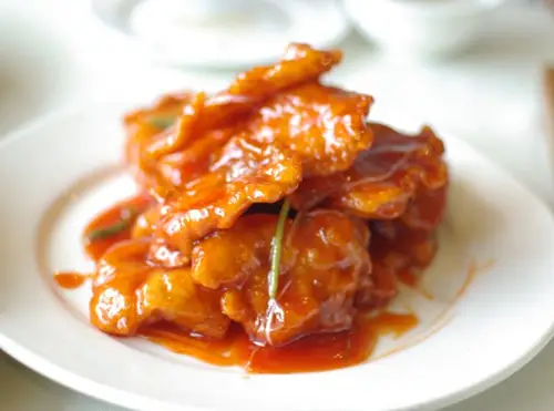 色泽金黄，外酥内嫩，酸甜可口的锅包肉怎么做