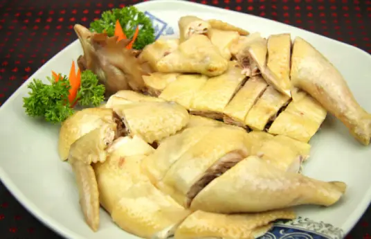 白切贵妃鸡，原质原味，皮爽肉滑，大筵小席皆可见