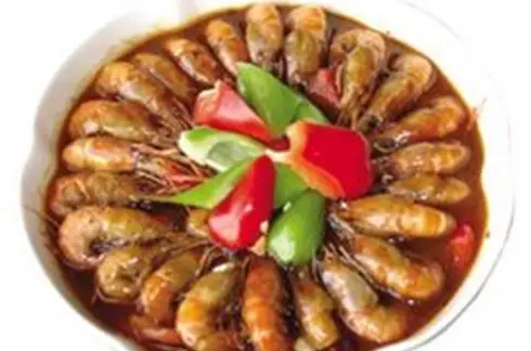 炊太极虾，造型别致，口感鲜美，搭配清淡酱汁更显原汁原味