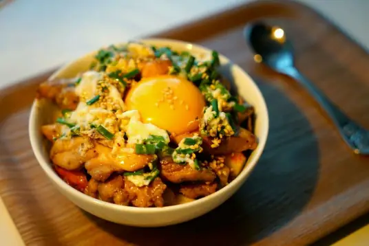 日本的一种米食类料理亲子丼做法介绍