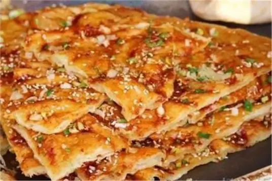分享酱香饼的正宗做法，辣而不燥，外脆里软