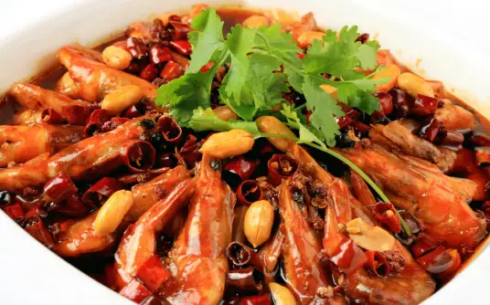 麻辣小龙虾怎样做，鲜香美味，一大盘不够吃