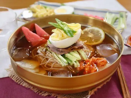 夏日里的清凉美味冷面汤，让你在夏日里胃口大开