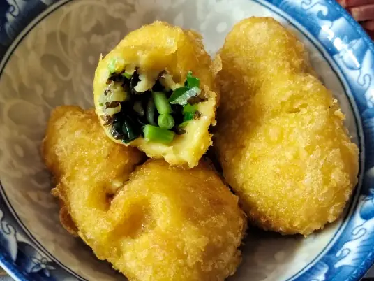 家常油炸糕制作指南，外皮酥脆，内馅香甜，口感丰富，深受大众喜爱