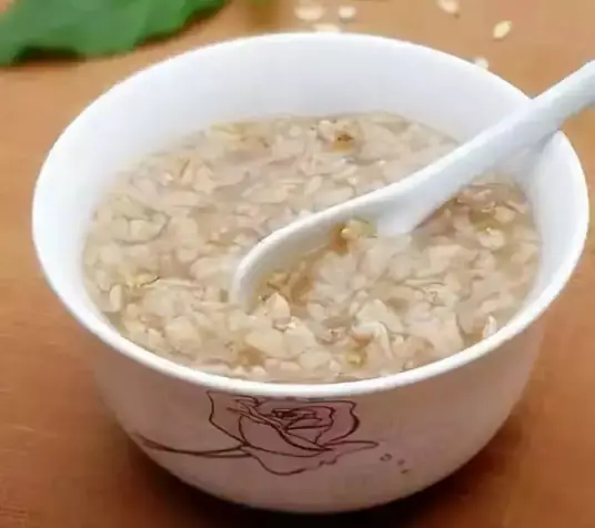 一碗暖心的粳米粥，口味香甜，老少皆宜，最适宜病人、产妇和老人