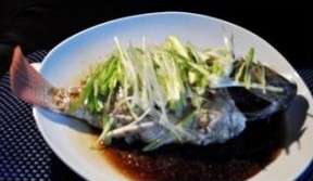 大厨不外传的清蒸鲫鱼做法，鱼肉细嫩鲜美，味道特别好