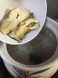 当归首乌红枣汤具有调经滋补、促进血液循环的作用