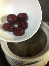 当归首乌红枣汤具有调经滋补、促进血液循环的作用