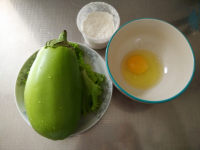 香煎茄饼吃起来咸香松软，外酥里糯