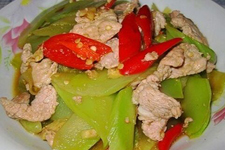 让我们一起来学习制作这道美味的莴笋炒肉