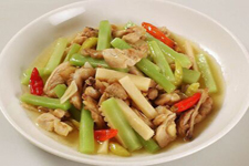 让我们一起来学习制作这道美味的莴笋炒肉