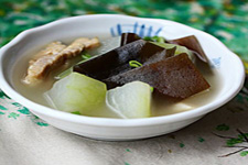 冬瓜海带排骨汤，夏季人们比较喜欢的美食