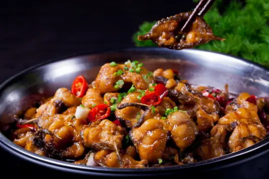 肉质细嫩、味道鲜美的鲶鱼的不同做法与烹饪技巧