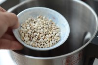 薏米木瓜花粉绿豆浆，不仅口感丰富，而且能够满足身体所需的营养