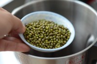 薏米木瓜花粉绿豆浆，不仅口感丰富，而且能够满足身体所需的营养