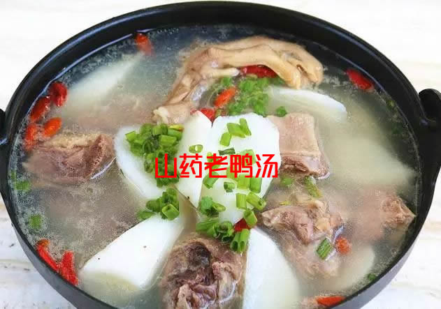老鸭煲汤，既可荤素搭配起到营养互补的结果，又能补虚滋阳