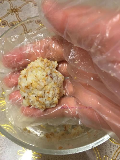 样式丰富，口味多样的干果椰丝炼奶球怎么做？
