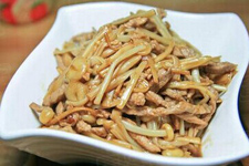 金针菇炒肉丝，是儿童发育和老年人保健的优质食品