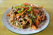 金针菇炒肉丝，是儿童发育和老年人保健的优质食品