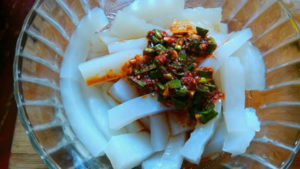 凉拌凉粉的做法，既可以当下饭菜，又可以当主食