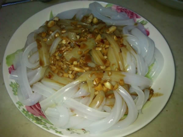 凉拌凉粉的做法，既可以当下饭菜，又可以当主食