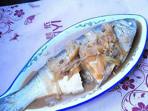 香气四溢的葱烧鲢鱼做法，喜欢的老铁一起看看！