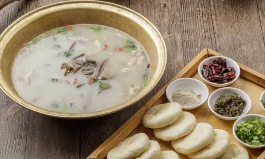 汤汁发白，肥而不腻，无膻味的羊汤做法分享