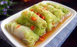 做成的蒸白菜卷，十分适合挑食的小朋友