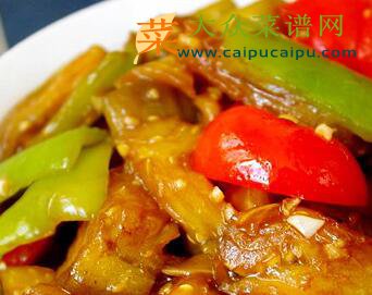 双椒烧茄子，颜色鲜艳得让人眼睛一亮，香味直往鼻子里钻