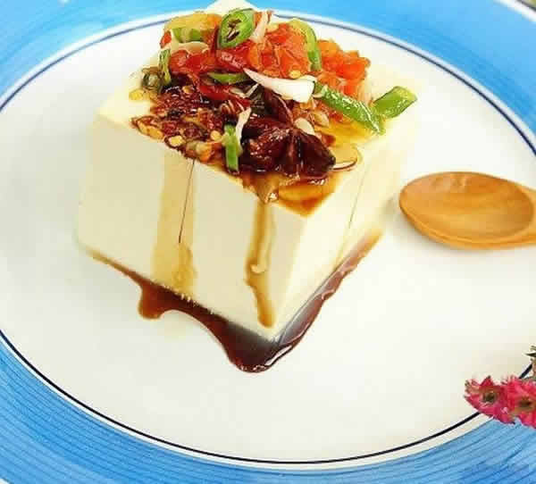 多彩拌豆腐，既有豆腐的嫩滑，又有蔬菜的清爽,让人回味无穷