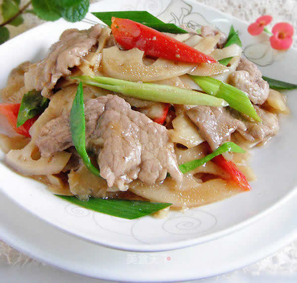莲藕炒肉片，原汁原味，清淡中透着鲜美
