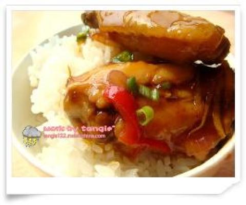 滑嫩的锡纸包鸡翅，拌着它们可以吃掉好大一碗米饭呢，连汤汁都很下饭
