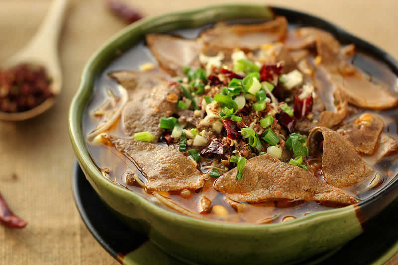 简单几步就搞定水煮猪肝正宗的做法，猪肝鲜嫩无腥味