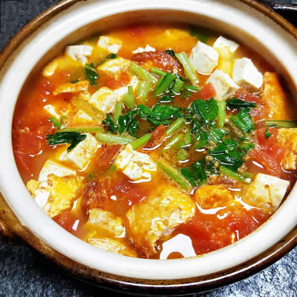 番茄鸡蛋炖豆腐，熬煮出让人欲罢不能的治愈系汤羹