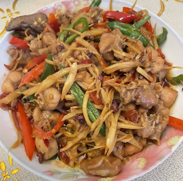 仔姜兔的做法,兔肉细嫩、仔姜鲜辣、泡椒酸香 仔姜兔的做法,兔肉细嫩、仔姜鲜辣、泡椒酸香