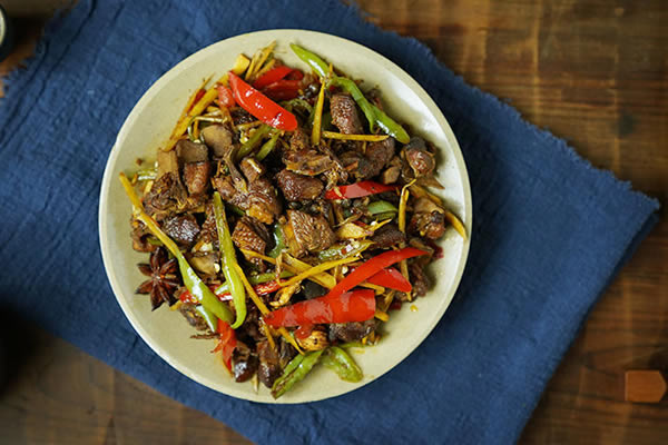 仔姜鸭的做法，鸭肉嫩而不柴，仔姜辛辣开胃